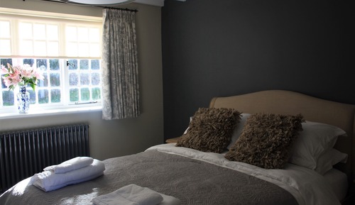 Chambre Double, salle de bains attenante