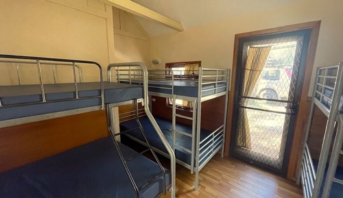 Chambre, plusieurs lits