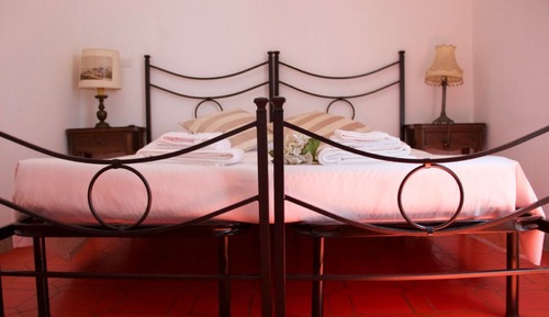 Chambre Confort, 1 très grand lit, chambres communicantes, vue jardin