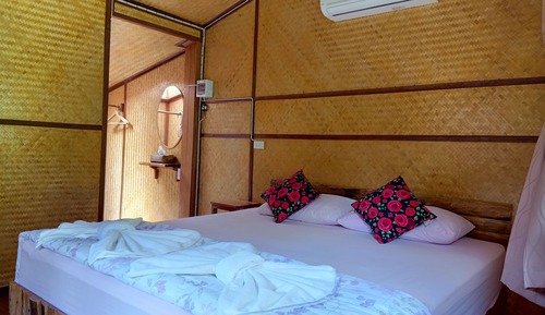 Chambre Double Deluxe (Air Condition)