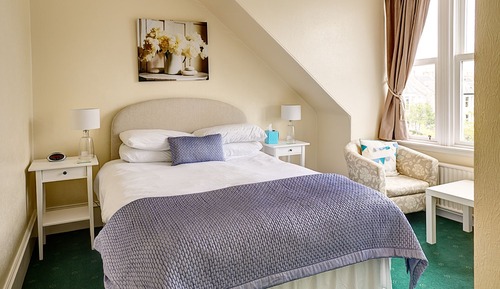 Chambre Double, salle de bains attenante