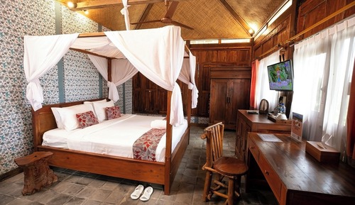 Chambre Tradition, 1 très grand lit, vue vallée, côté montagne