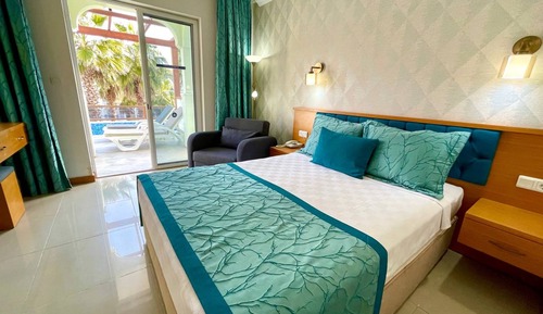 Double or Twin Swim Up