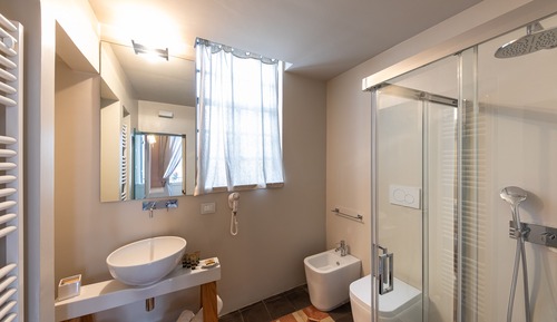 Chambre Simple, 1 grand lit 1 place