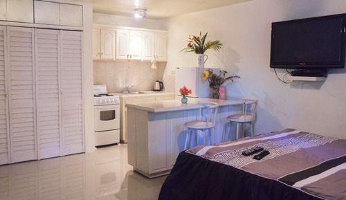 Suite Studio Confort, 1 grand lit et 1 canapé-lit, accès piscine, côté jardin