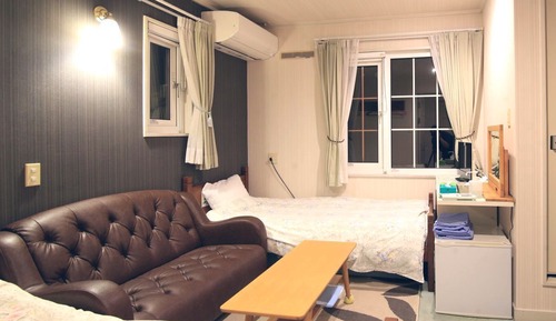 Chambre Double ou avec lits jumeaux, salle de bains privée (For 1-2 guests)