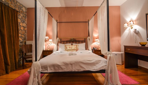 Chambre Double, cheminée, vue montagne
