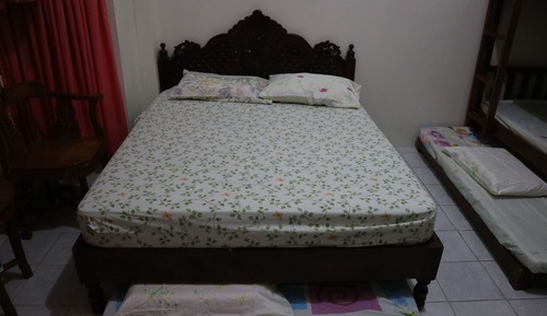 Chambre, 1 chambre (Barkada)