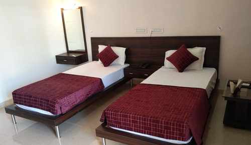 Chambre Luxe, 2 lits une place, vue piscine, côté jardin