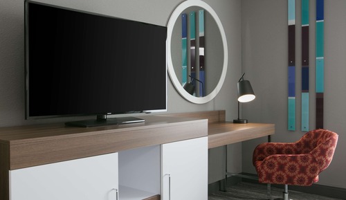 Chambre, 1 très grand lit, accessible aux personnes à mobilité réduite, baignoire
