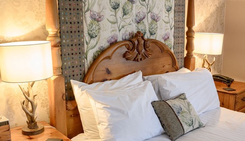 Chambre (Four Poster)