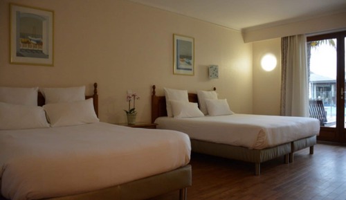 Chambre Quadruple Familiale, vue piscine