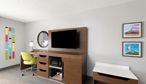 Chambre, 1 très grand lit, accessible aux personnes à mobilité réduite, baignoire