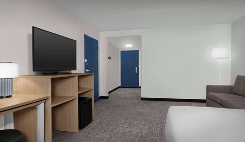 Chambre, 1 très grand lit, accessible aux personnes à mobilité réduite, baignoire (Mobility)
