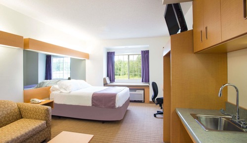 Suite, 1 grand lit, accessible aux personnes à mobilité réduite, non-fumeurs (Bathtub)