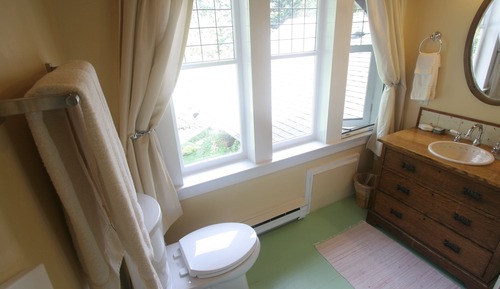 Chambre Double Romantique, 1 très grand lit, salle de bains privée, vue jardin