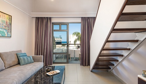 Chambre Familiale, vue piscine (Maisonette)
