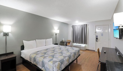 Chambre Deluxe, 1 très grand lit, non-fumeurs, réfrigérateur et four à micro-ondes