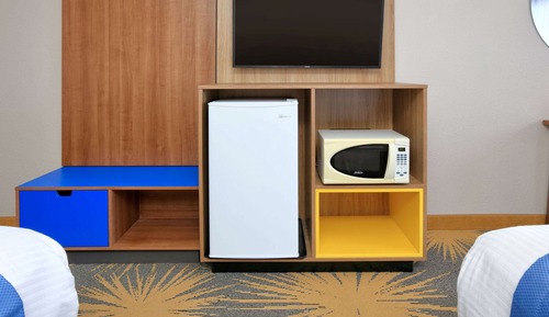 Chambre, 1 grand lit, accessible aux personnes à mobilité réduite, fumeurs (Mobility Accessible)