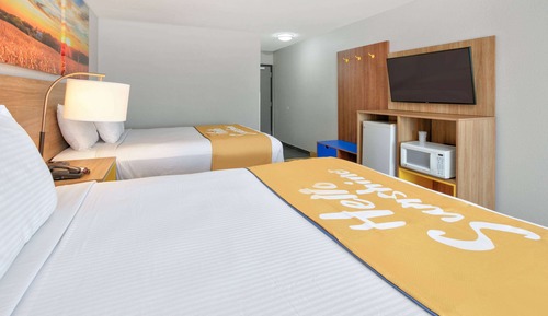 Chambre, 2 grands lits, accessible aux personnes à mobilité réduite (Mobility Accessible)