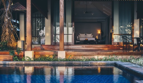 Villa, 1 très grand lit, accès piscine (Studio Beach)
