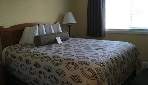 Appart'hôtel « Premier », 1 grand lit et 1 canapé-lit (Oceanfront Premier 1 Bed Corner Suite)