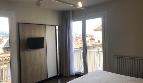 Chambre Supérieure, 1 lit double (renovated, industrial style)