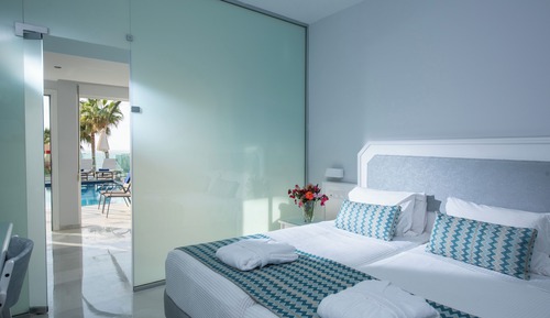 Suite Familiale, piscine privée, vue partielle sur l'océan