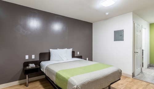 Chambre Deluxe, 1 grand lit, accessible aux personnes à mobilité réduite, non-fumeurs