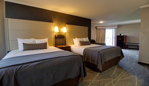 Chambre Standard, 2 grands lits, réfrigérateur, vue partielle sur le lac