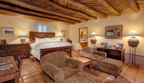 Chambre Deluxe, 1 très grand lit, vue partielle sur le lac, côté cour intérieure