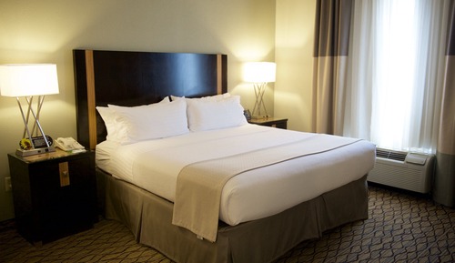 Chambre Standard, 1 très grand lit, accessible aux personnes à mobilité réduite (Communications)