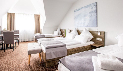 Chambre Quadruple Familiale, 1 grand lit et 1 canapé-lit