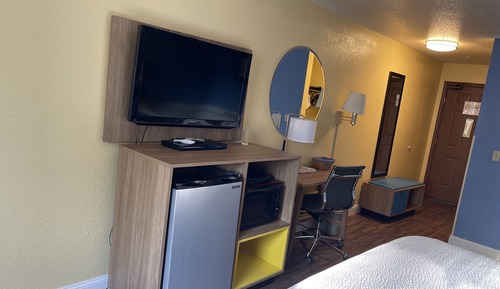 Chambre, 1 très grand lit, accessible aux personnes à mobilité réduite, non-fumeurs (Exterior Room)
