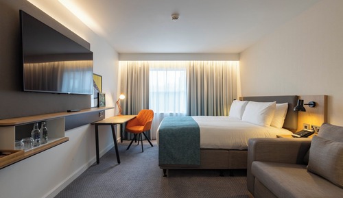 Chambre Standard, 1 très grand lit et 1 canapé-lit