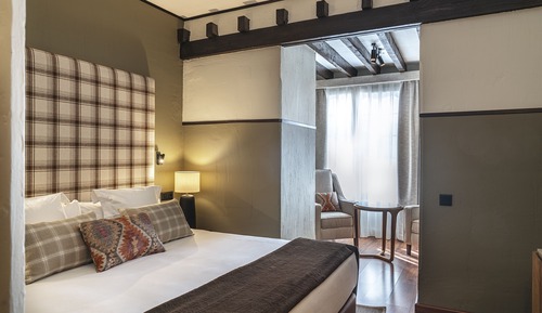 Suite Junior, vue montagne (3 Adults + 1 Child)