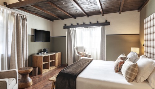 Suite Junior (2 Adults + 3 Children)