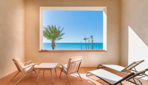Chambre Majestueuse, 1 très grand lit, non-fumeurs, en front de plage