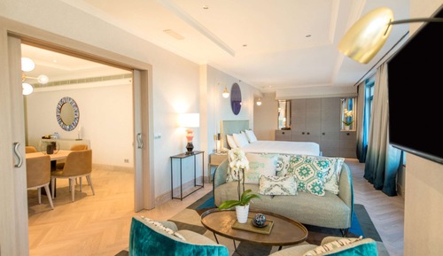 Suite, 1 très grand lit (Skyline)