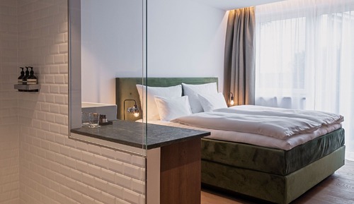 Chambre Double Supérieure, 1 très grand lit, vue montagne