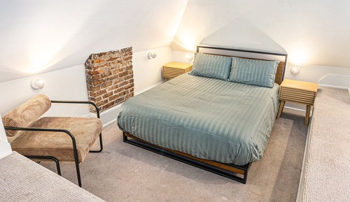 Chambre Quadruple Familiale, salle de bains attenante, vue ville