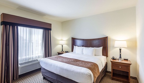 Suite, 1 très grand lit et 1 canapé-lit, accessible aux personnes à mobilité réduite, non-fumeurs