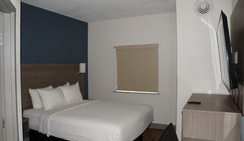 Chambre, 1 grand lit, accessible aux personnes à mobilité réduite, non-fumeurs (Roll-in Shower)