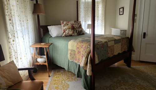 Chambre Tradition, 1 grand lit, salle de bains privée (The Niagara Room)