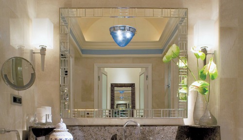 Chambre, 1 très grand lit, vue cour intérieure