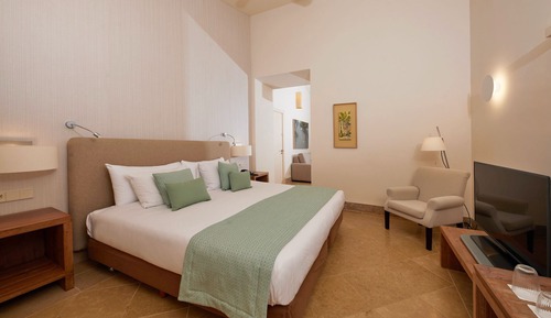 Chambre Double Junior, terrasse (Ponent, 2 Adults + 1 Child)