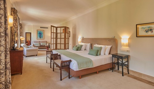 Suite Junior, terrasse (Tramuntana, 2 Adults + 1 Child)
