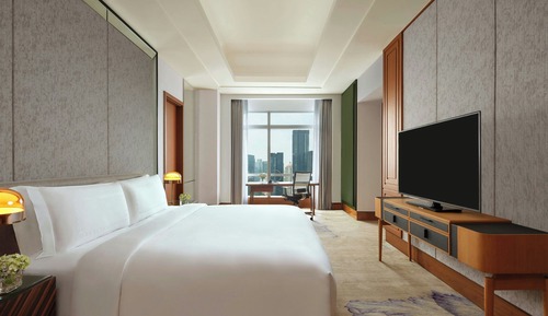 Pacific Suite, Club Lounge Access
