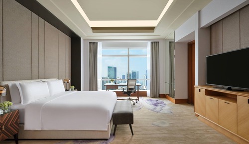 Larger Guest Room, Club Lounge Access