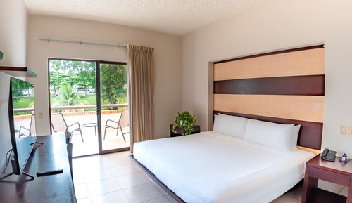Deluxe Room King Bed Ocean View